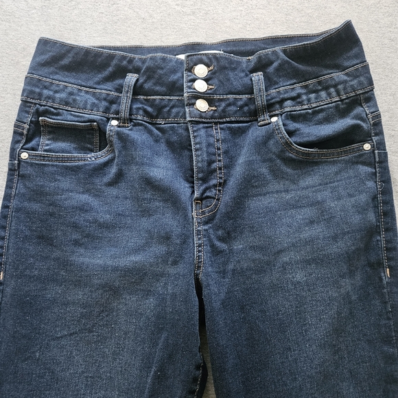 Refuge Demin Jeans - Picture 3 of 3